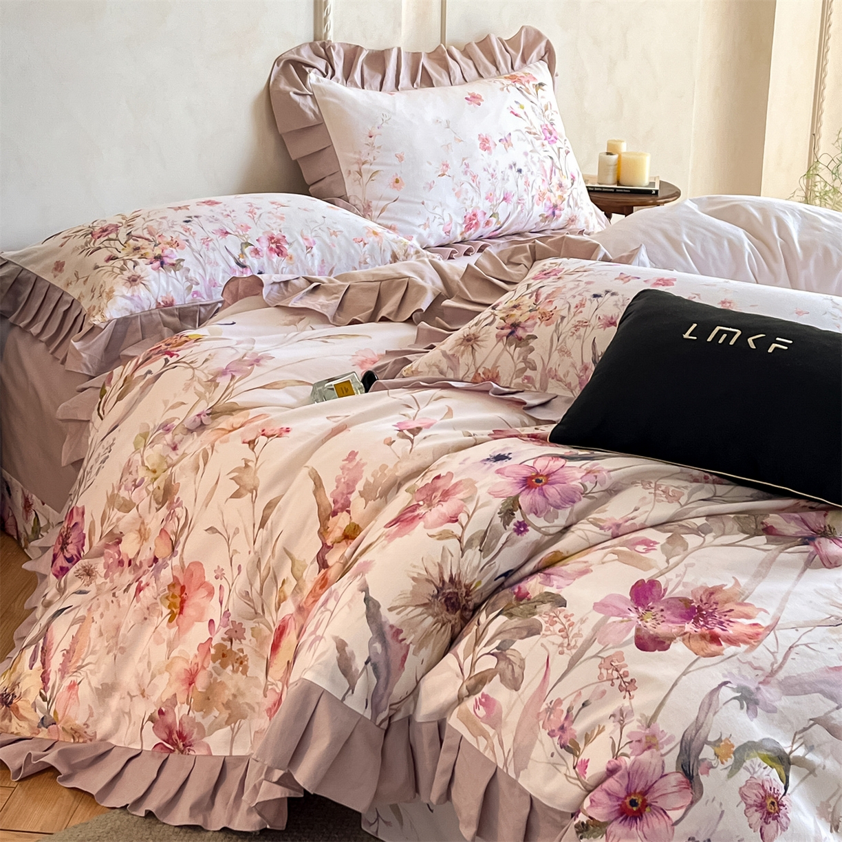 91家纺网 家纺一手货源 找家纺 蓝米卡夫 2025秋冬-全棉生态磨毛数码印花-大版花边（礼盒包装）-拍摄风格2 提供买家秀 可可托海-淡紫