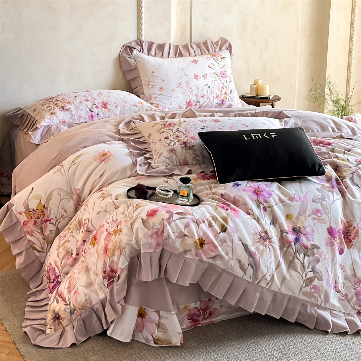 91家纺网 家纺一手货源 找家纺 蓝米卡夫 2025秋冬-全棉生态磨毛数码印花-大版花边（礼盒包装）-拍摄风格2 提供买家秀 可可托海-淡紫