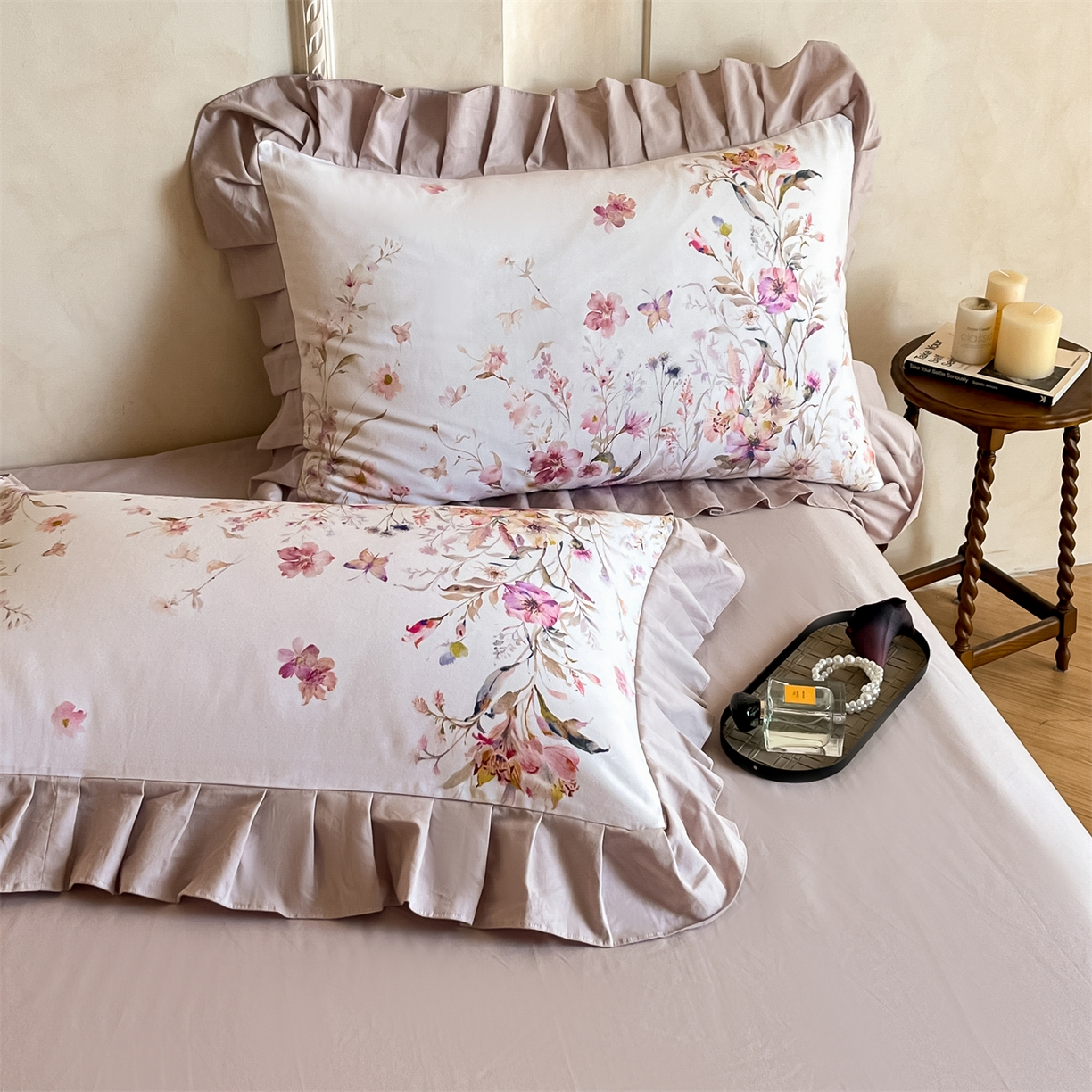 91家纺网 家纺一手货源 找家纺 蓝米卡夫 2025秋冬-全棉生态磨毛数码印花-大版花边（礼盒包装）-拍摄风格2 提供买家秀 可可托海-淡紫