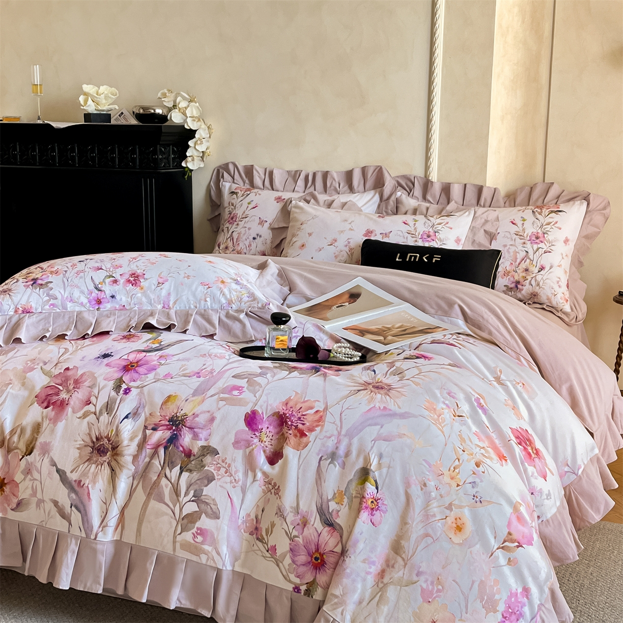 91家纺网 家纺一手货源 找家纺 蓝米卡夫 2025秋冬-全棉生态磨毛数码印花-大版花边（礼盒包装）-拍摄风格2 提供买家秀 可可托海-淡紫