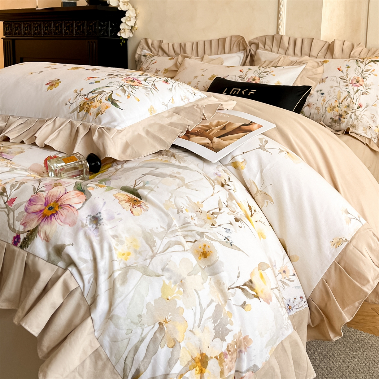 91家纺网 家纺一手货源 找家纺 蓝米卡夫 2025秋冬-全棉生态磨毛数码印花-大版花边（礼盒包装）-拍摄风格2 提供买家秀 可可托海-浅驼