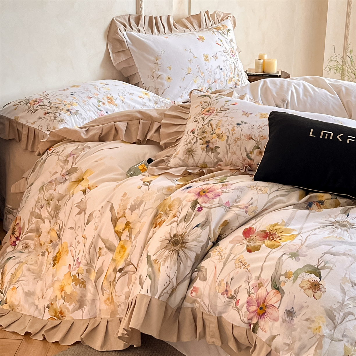 91家纺网 家纺一手货源 找家纺 蓝米卡夫 2025秋冬-全棉生态磨毛数码印花-大版花边（礼盒包装）-拍摄风格2 提供买家秀 可可托海-浅驼