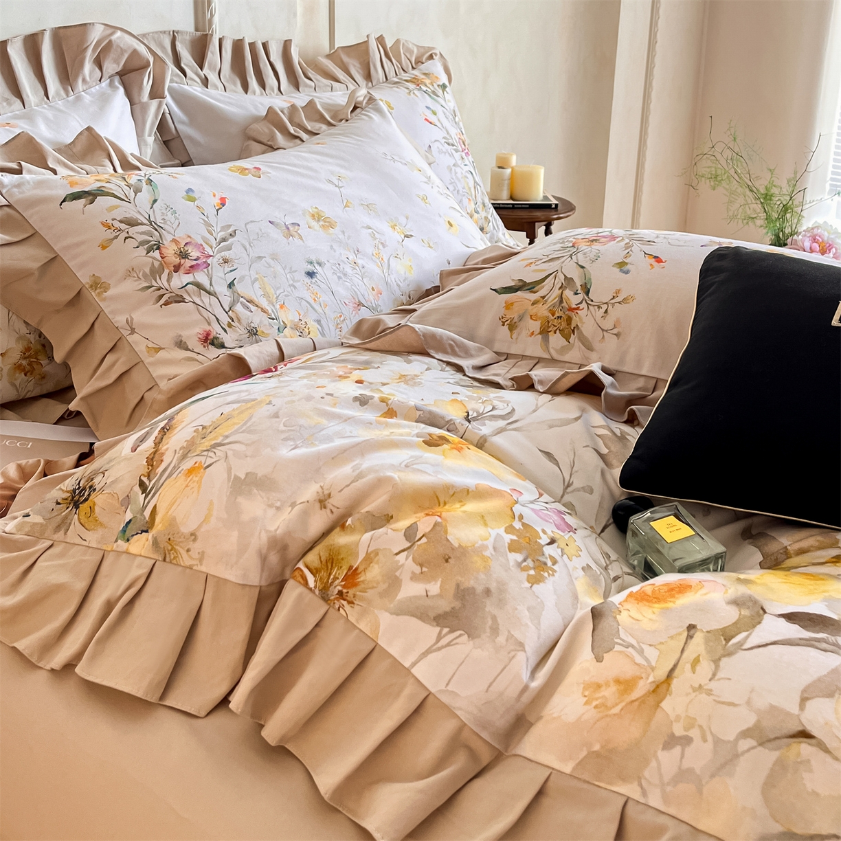 91家纺网 家纺一手货源 找家纺 蓝米卡夫 2025秋冬-全棉生态磨毛数码印花-大版花边（礼盒包装）-拍摄风格2 提供买家秀 可可托海-浅驼