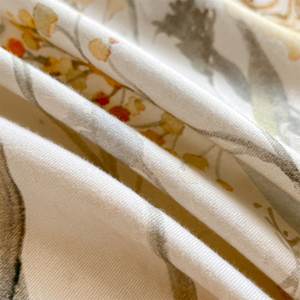 91家纺网 家纺一手货源 找家纺 蓝米卡夫 2025秋冬-全棉生态磨毛数码印花-大版花边（礼盒包装）-拍摄风格2 提供买家秀 可可托海-浅驼