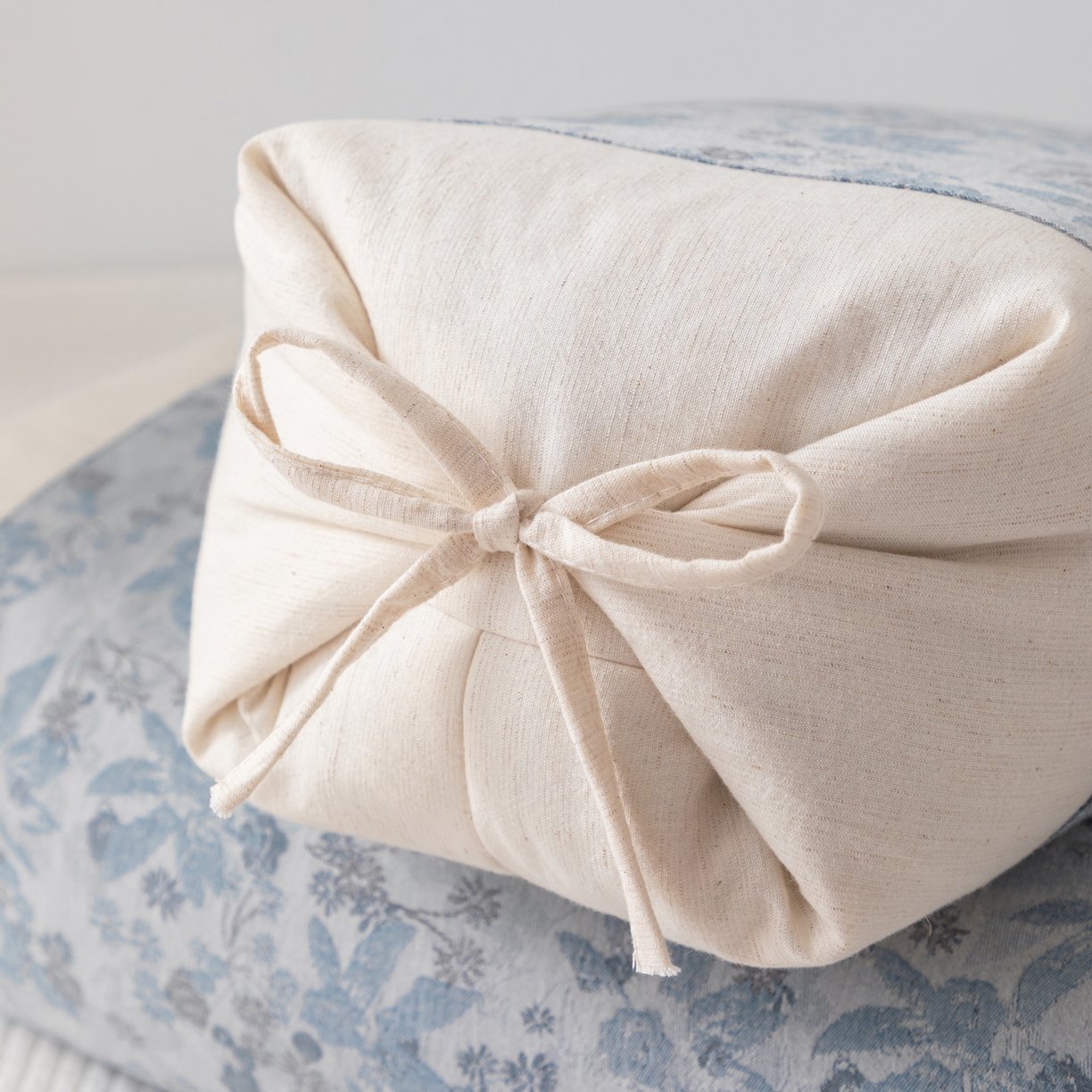 91家纺网 家纺一手货源 找家纺 大熊枕芯 2025新款国潮棉麻荞麦枕头枕芯 枫叶-蓝