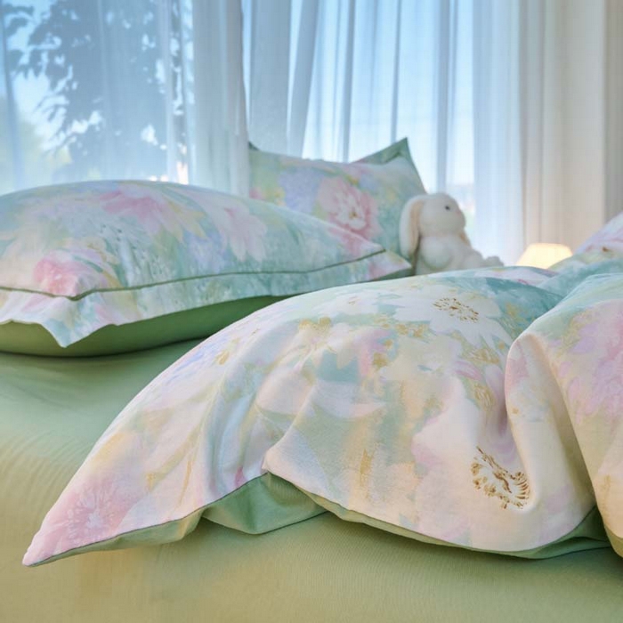 91家纺网 家纺一手货源 找家纺 铭博家纺 2025新款直播爆款100%全棉吊边一字绣工艺款13070印花全棉四件套 白棠雾黎