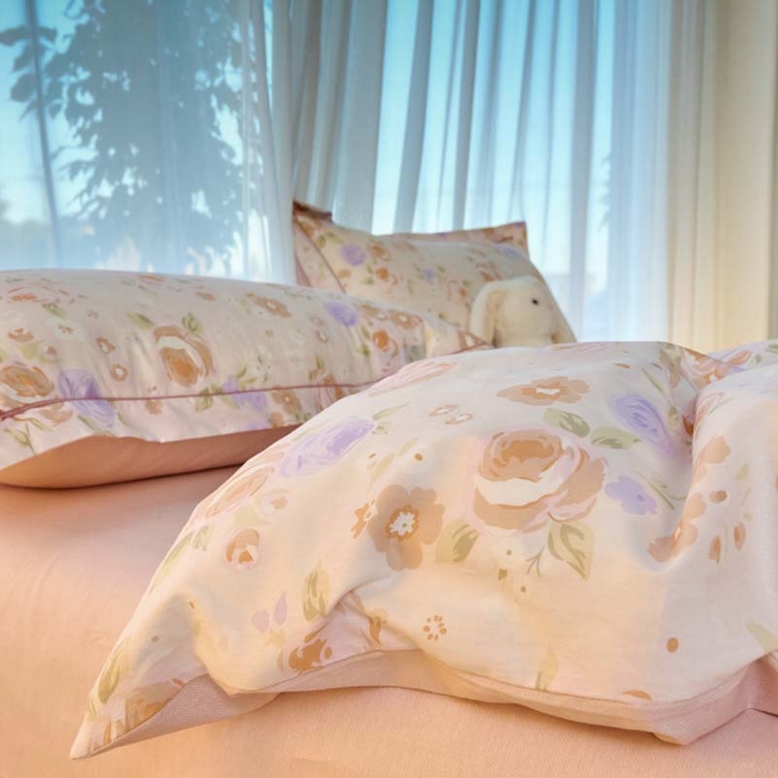 91家纺网 家纺一手货源 找家纺 铭博家纺 2025新款直播爆款100%全棉吊边一字绣工艺款13070印花全棉四件套 浮云花浔