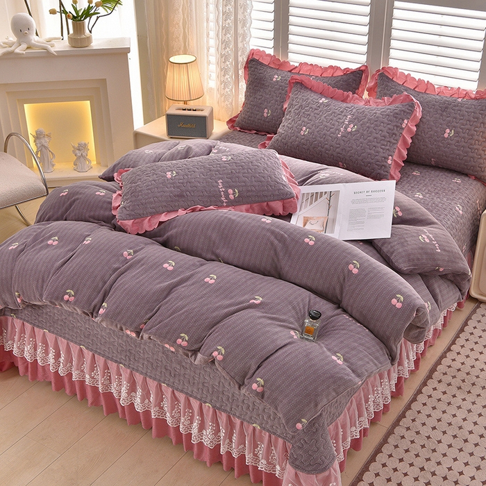 91家纺网 家纺一手货源 找家纺 （总）艺慕家纺 2025新款时尚印花牛奶绒床盖四件套