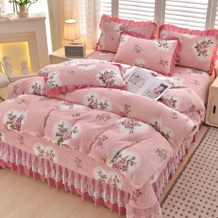 91家纺网 家纺一手货源 找家纺 （总）艺慕家纺 2025新款时尚印花牛奶绒床盖四件套