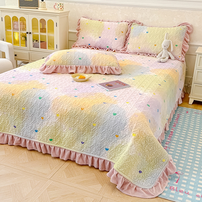 91家纺网 家纺一手货源 找家纺 （总）归属 2025新款牛奶绒花边床盖三件套系列（提供买家秀）