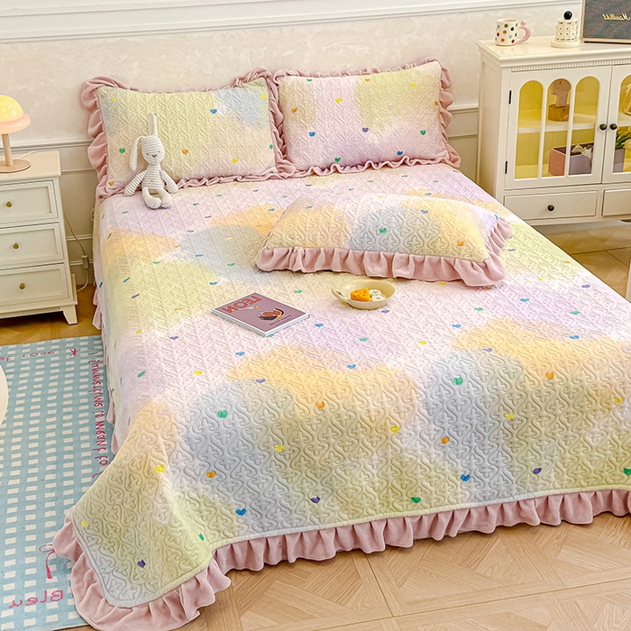 91家纺网 家纺一手货源 找家纺 （总）归属 2025新款牛奶绒花边床盖三件套系列（提供买家秀）