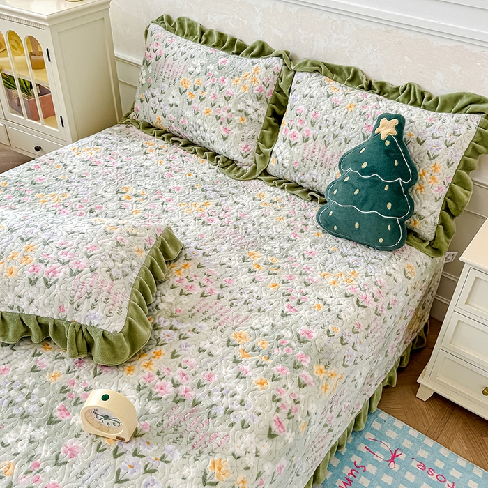 91家纺网 家纺一手货源 找家纺 （总）归属 2025新款牛奶绒花边床盖三件套系列（提供买家秀）