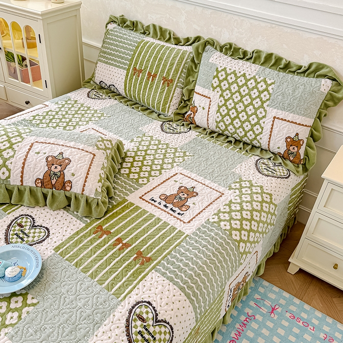 91家纺网 家纺一手货源 找家纺 （总）归属 2025新款牛奶绒花边床盖三件套系列（提供买家秀）