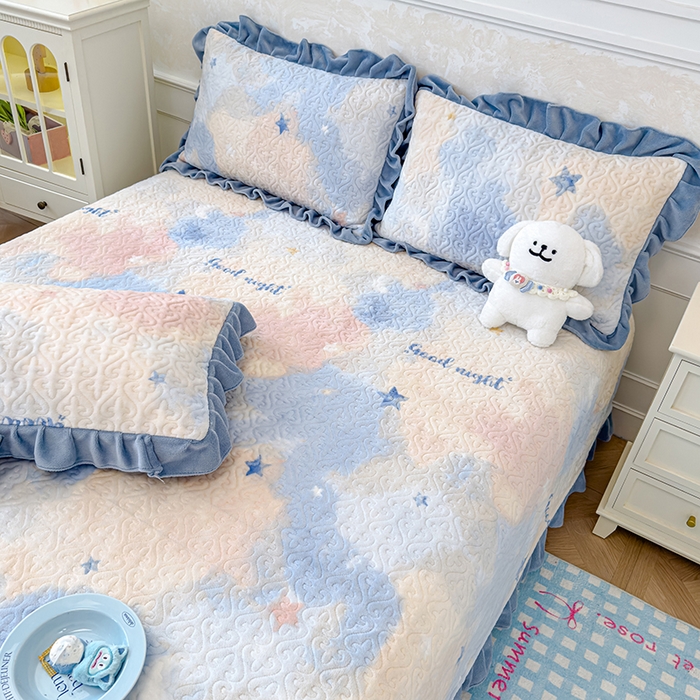 91家纺网 家纺一手货源 找家纺 （总）归属 2025新款牛奶绒花边床盖三件套系列（提供买家秀）