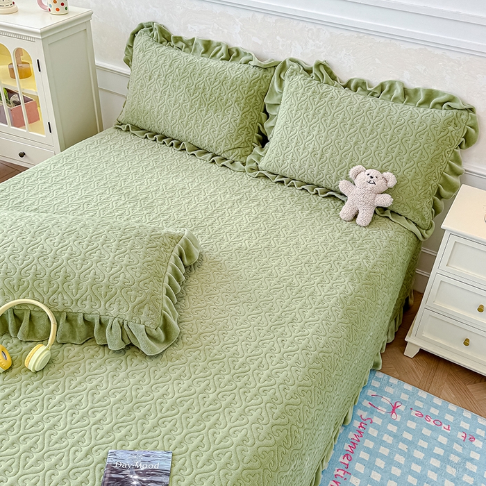 91家纺网 家纺一手货源 找家纺 （总）归属 2025新款牛奶绒花边床盖三件套系列（提供买家秀）