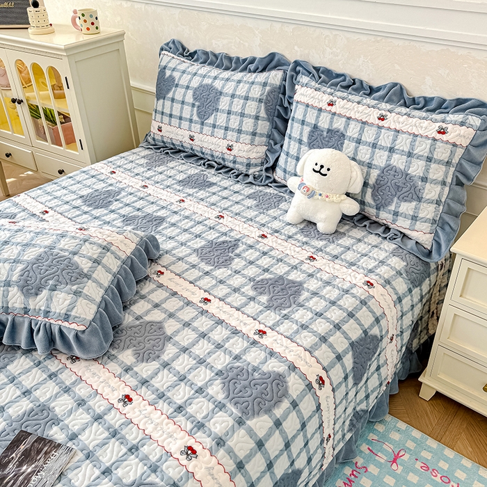 91家纺网 家纺一手货源 找家纺 （总）归属 2025新款牛奶绒花边床盖三件套系列（提供买家秀）