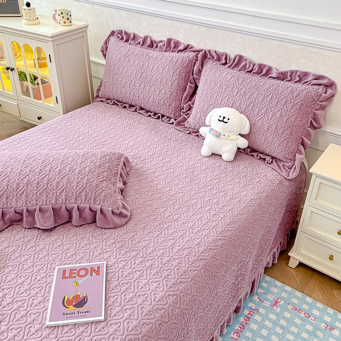 91家纺网 家纺一手货源 找家纺 （总）归属 2025新款牛奶绒花边床盖三件套系列（提供买家秀）