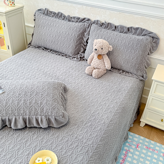 归属 2025新款牛奶绒花边床盖三件套系列 高级灰