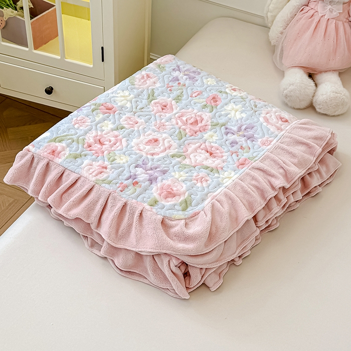 91家纺网 家纺一手货源 找家纺 归属 2025新款牛奶绒花边床盖三件套系列 花漾浅玫瑰