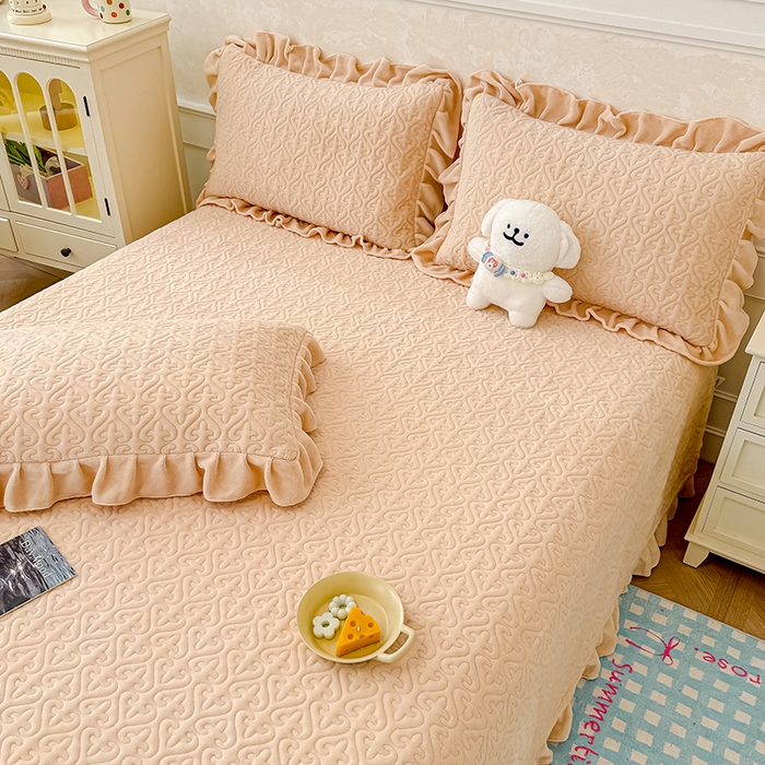 归属 2025新款牛奶绒花边床盖三件套系列 卡其色