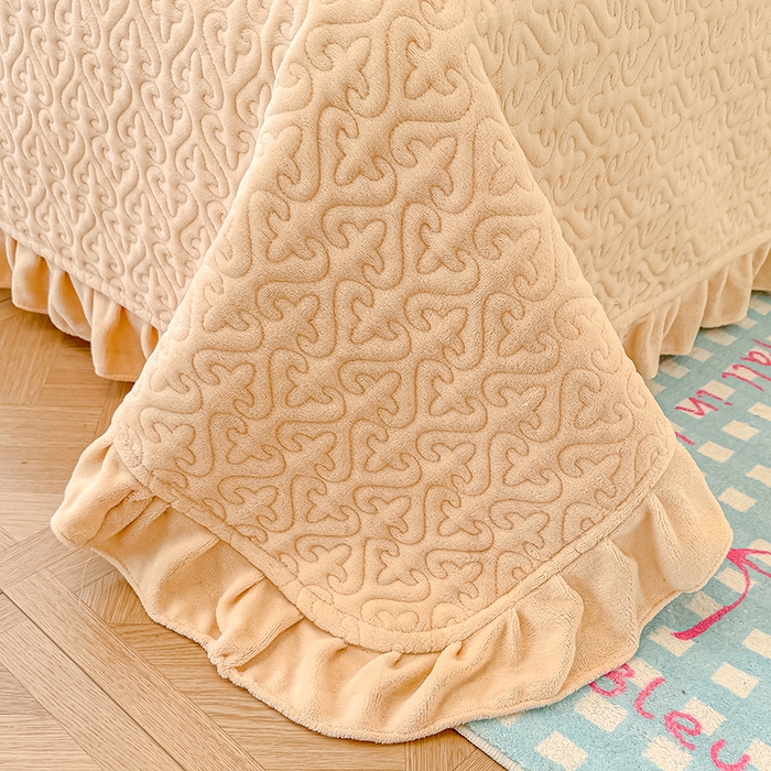 91家纺网 家纺一手货源 找家纺 归属 2025新款牛奶绒花边床盖三件套系列 卡其色