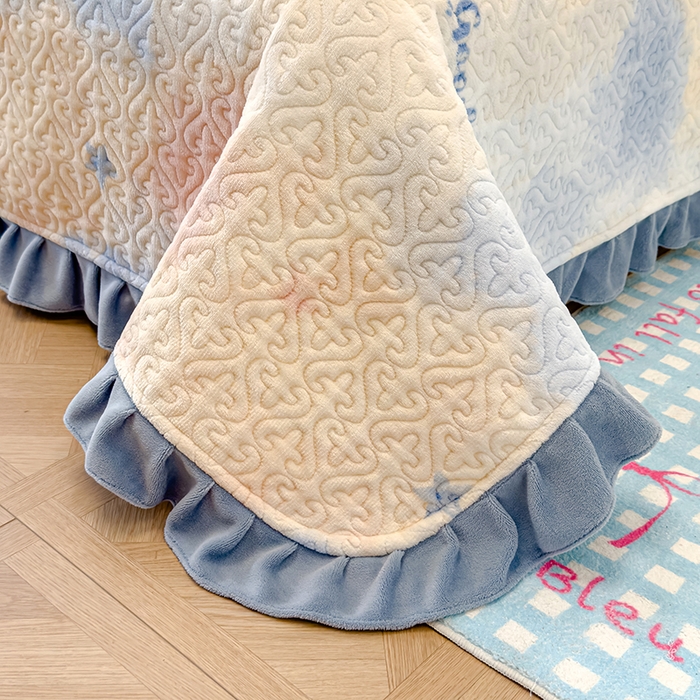 91家纺网 家纺一手货源 找家纺 归属 2025新款牛奶绒花边床盖三件套系列 浪漫星空蓝