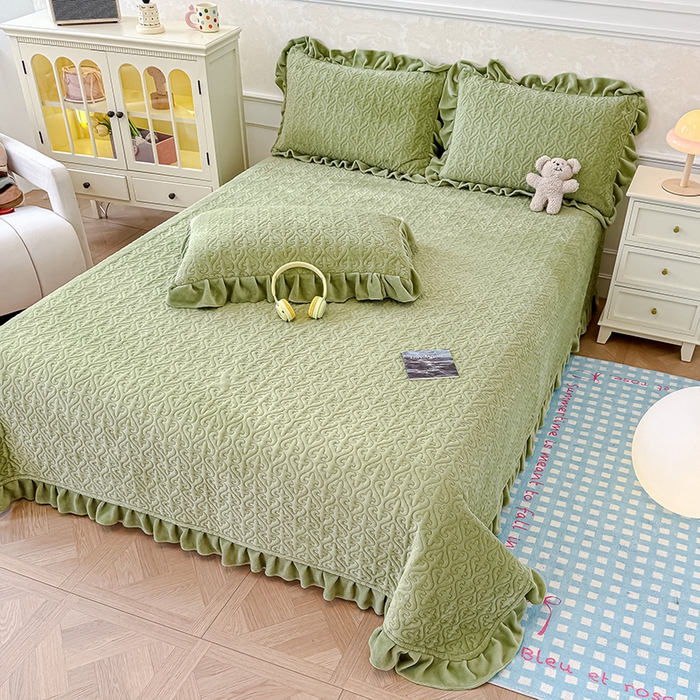 91家纺网 家纺一手货源 找家纺 归属 2025新款牛奶绒花边床盖三件套系列 苹果绿