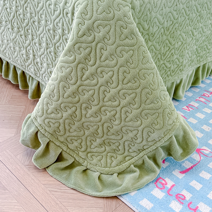 91家纺网 家纺一手货源 找家纺 归属 2025新款牛奶绒花边床盖三件套系列 苹果绿