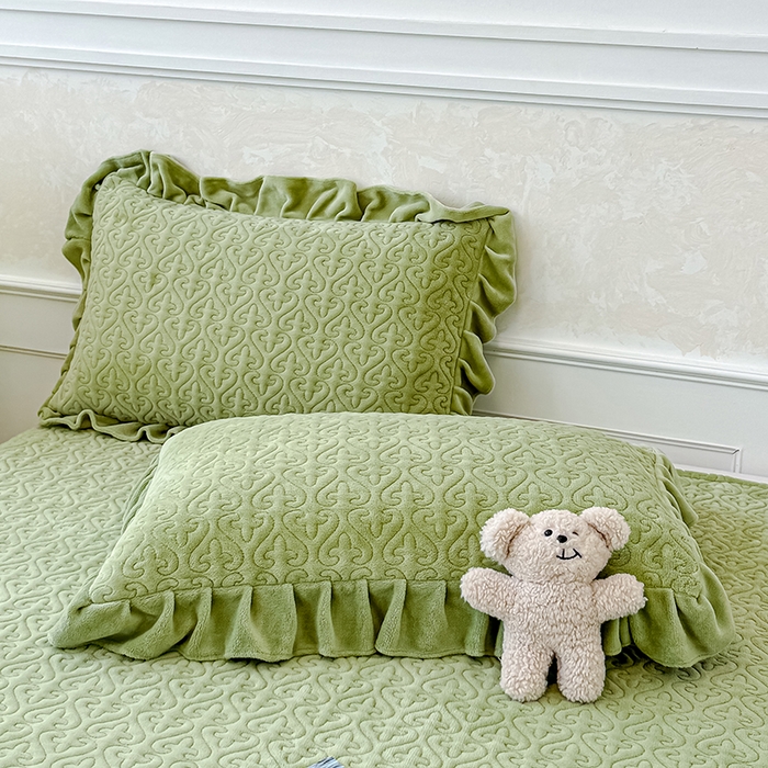 91家纺网 家纺一手货源 找家纺 归属 2025新款牛奶绒花边床盖三件套系列 苹果绿