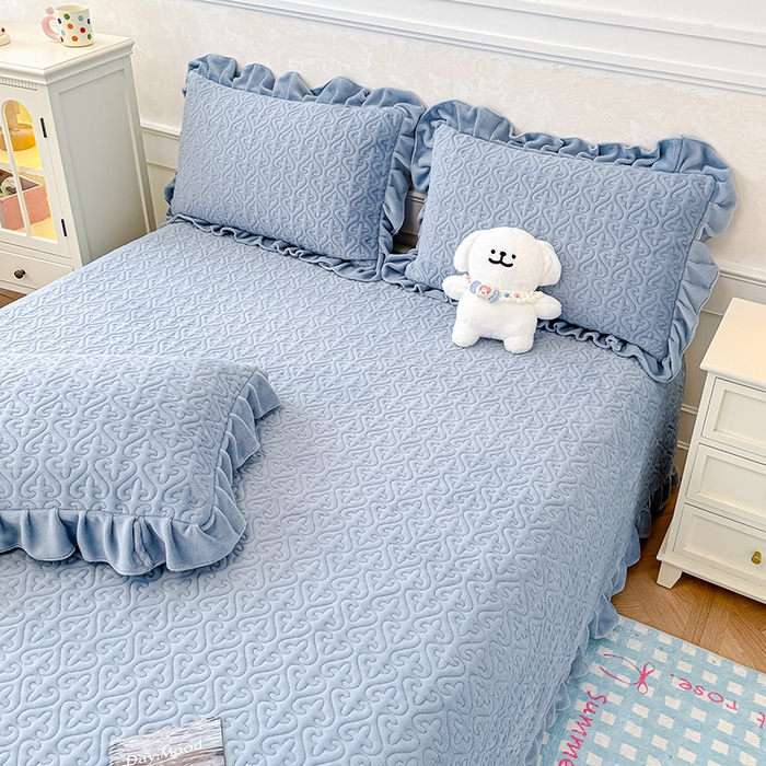 归属 2025新款牛奶绒花边床盖三件套系列 天空蓝