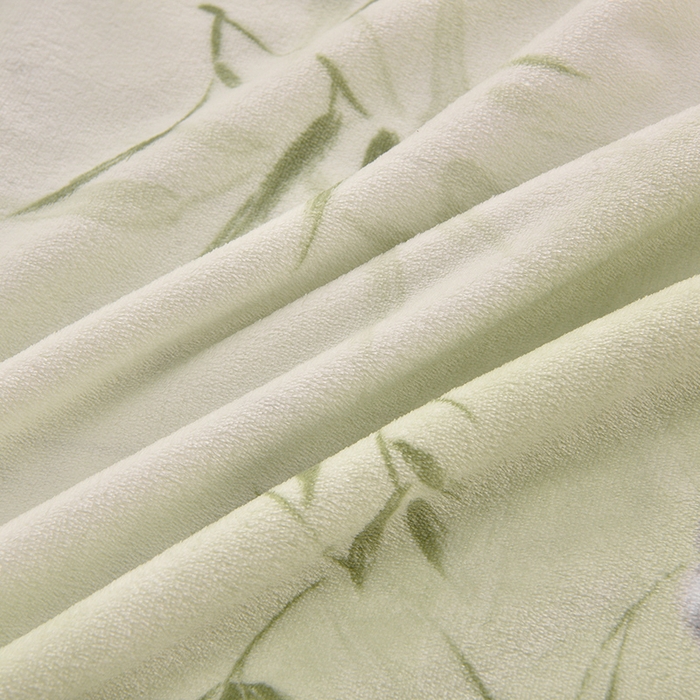 91家纺网 家纺一手货源 找家纺 艺慕家纺 2025新款时尚印花牛奶绒床盖四件套 竹叶蝶