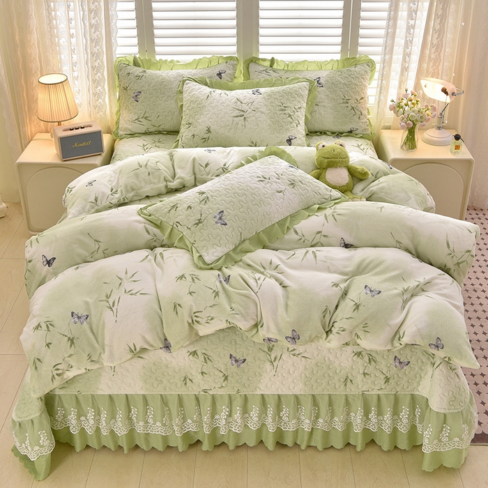 91家纺网 家纺一手货源 找家纺 艺慕家纺 2025新款时尚印花牛奶绒床盖四件套 竹叶蝶