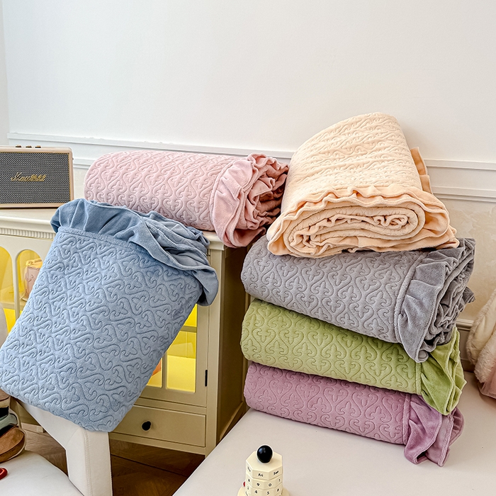 归属 2025新款牛奶绒花边床盖三件套系列 组合图