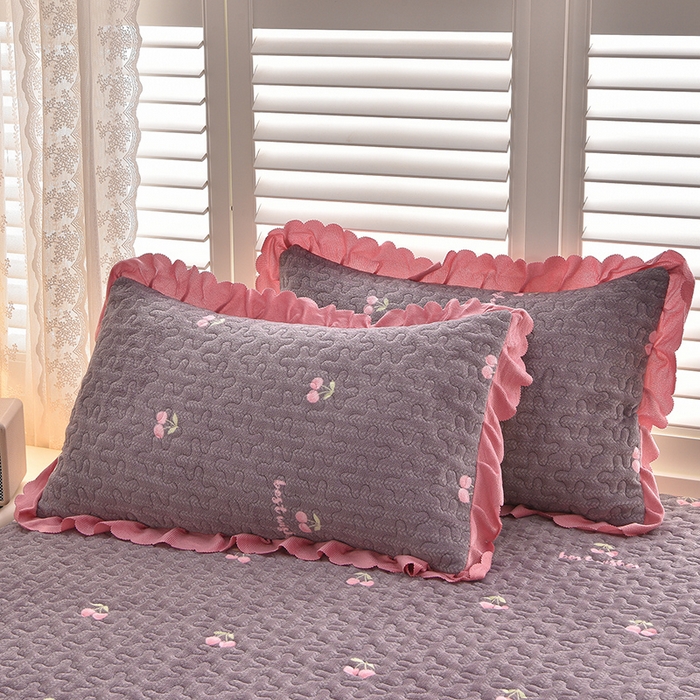 91家纺网 家纺一手货源 找家纺 艺慕家纺 2025新款时尚印花牛奶绒床盖四件套 樱桃时光