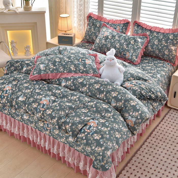 艺慕家纺 2025新款时尚印花牛奶绒床盖四件套 花田公主