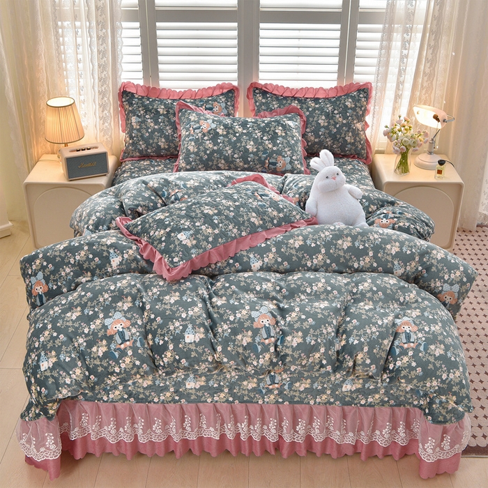 91家纺网 家纺一手货源 找家纺 艺慕家纺 2025新款时尚印花牛奶绒床盖四件套 花田公主