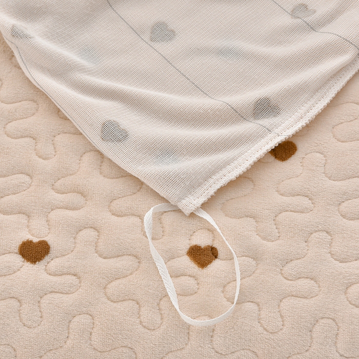 91家纺网 家纺一手货源 找家纺 艺慕家纺 2025新款时尚印花牛奶绒床盖四件套 爱心蝴蝶结