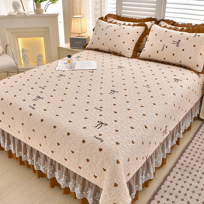 91家纺网 家纺一手货源 找家纺 艺慕家纺 2025新款时尚印花牛奶绒床盖四件套 爱心蝴蝶结