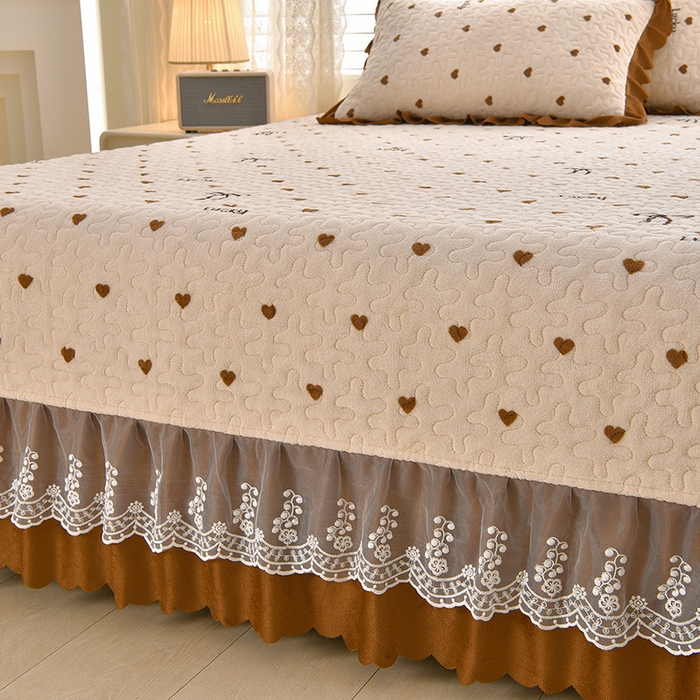 91家纺网 家纺一手货源 找家纺 艺慕家纺 2025新款时尚印花牛奶绒床盖四件套 爱心蝴蝶结