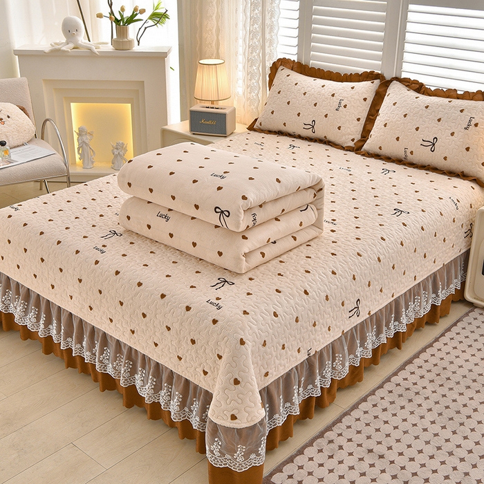 91家纺网 家纺一手货源 找家纺 艺慕家纺 2025新款时尚印花牛奶绒床盖四件套 爱心蝴蝶结