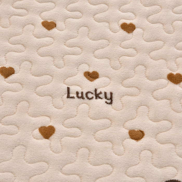 91家纺网 家纺一手货源 找家纺 艺慕家纺 2025新款时尚印花牛奶绒床盖四件套 爱心蝴蝶结