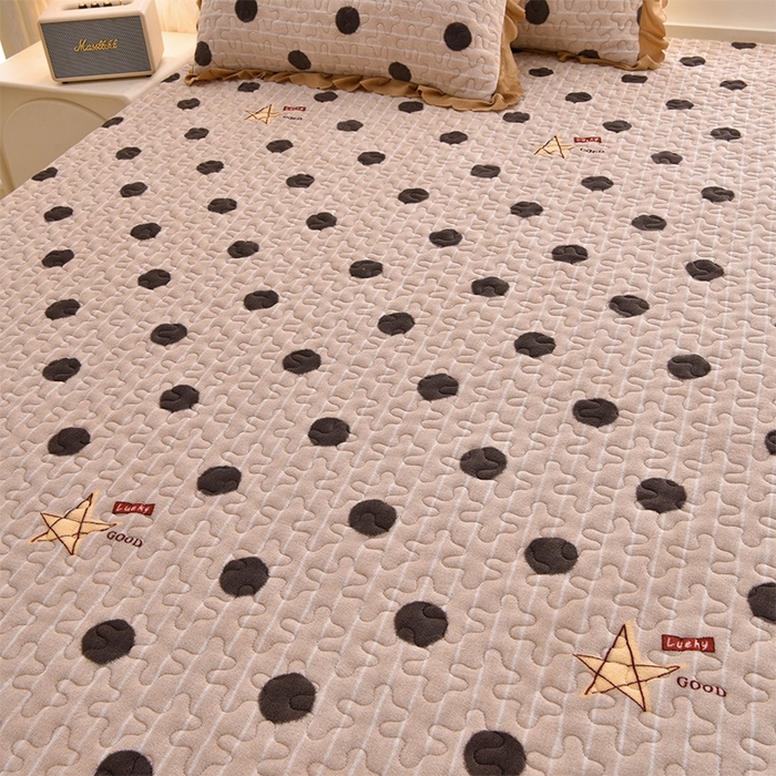 91家纺网 家纺一手货源 找家纺 艺慕家纺 2025新款时尚印花牛奶绒床盖四件套 幸运圈圈