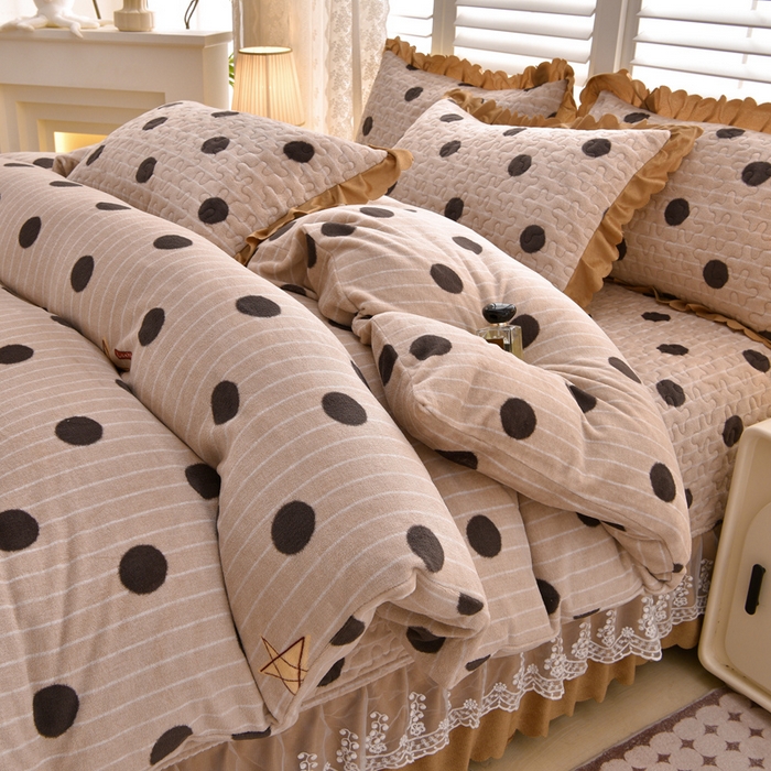 91家纺网 家纺一手货源 找家纺 艺慕家纺 2025新款时尚印花牛奶绒床盖四件套 幸运圈圈