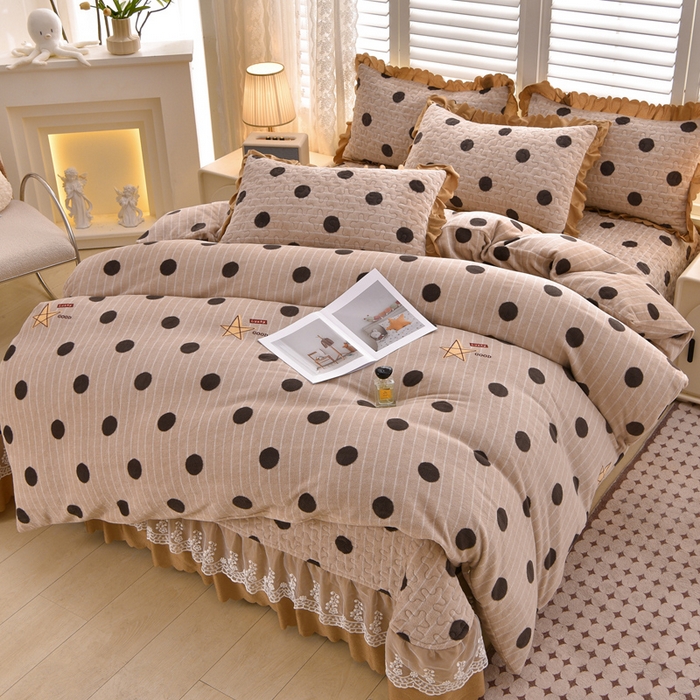 91家纺网 家纺一手货源 找家纺 艺慕家纺 2025新款时尚印花牛奶绒床盖四件套 幸运圈圈