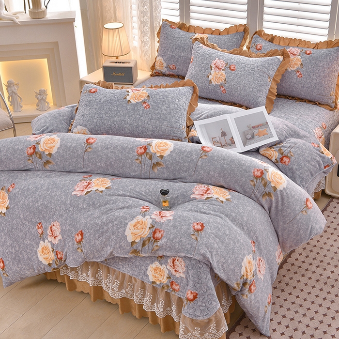 91家纺网 家纺一手货源 找家纺 艺慕家纺 2025新款时尚印花牛奶绒床盖四件套 国色天香