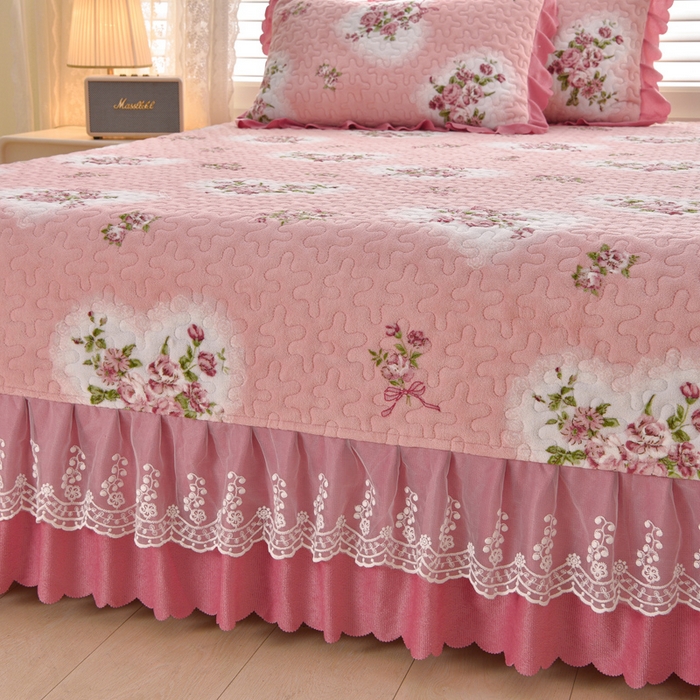 91家纺网 家纺一手货源 找家纺 艺慕家纺 2025新款时尚印花牛奶绒床盖四件套 心相恋