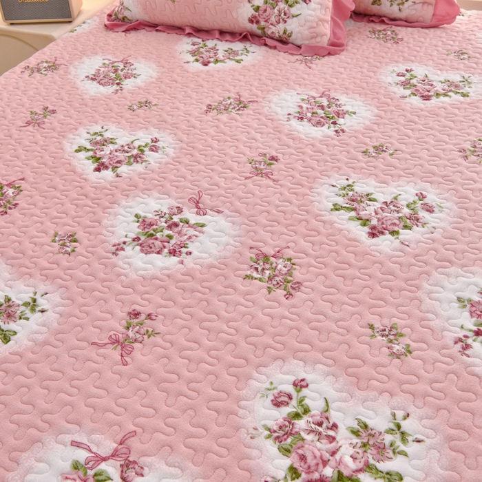 91家纺网 家纺一手货源 找家纺 艺慕家纺 2025新款时尚印花牛奶绒床盖四件套 心相恋