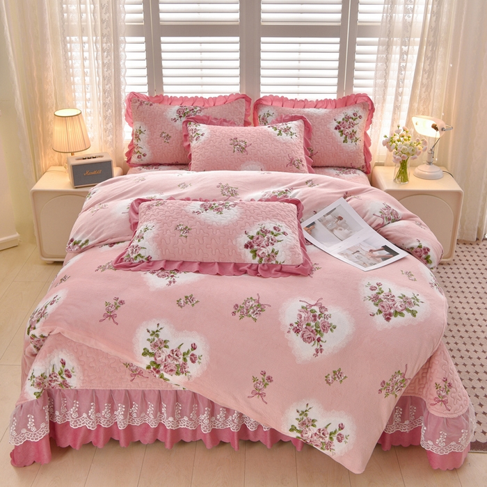 91家纺网 家纺一手货源 找家纺 艺慕家纺 2025新款时尚印花牛奶绒床盖四件套 心相恋