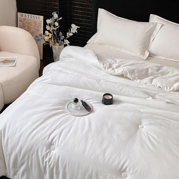 91家纺网 家纺一手货源 找家纺 （总）未来家居 2025新款SPD002绅士澳绒暖豆被全棉小提花绅士条黄金澳绒暖豆夏被春秋被冬被被子被芯