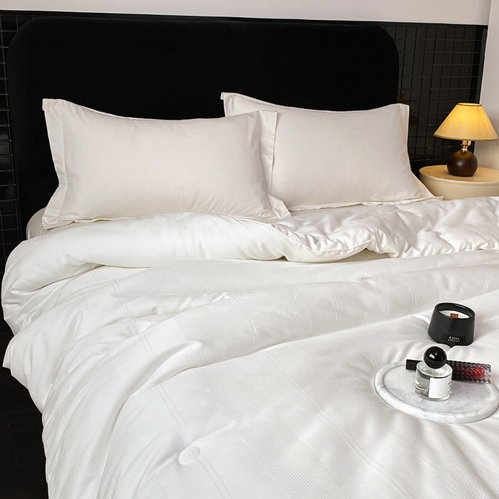 91家纺网 家纺一手货源 找家纺 （总）未来家居 2025新款SPD002绅士澳绒暖豆被全棉小提花绅士条黄金澳绒暖豆夏被春秋被冬被被子被芯